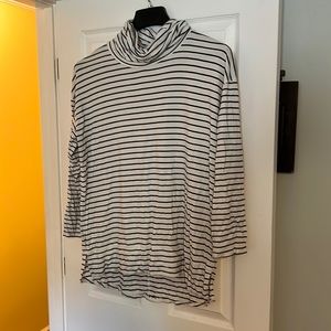 Lightweight turtle neck.